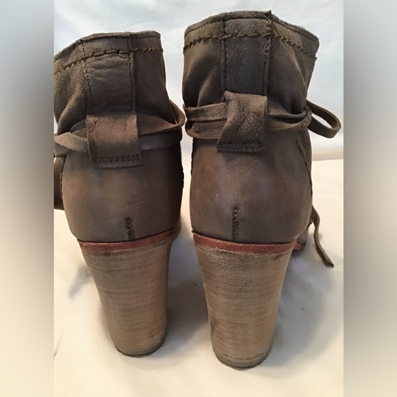 Free People taupe suede leather block heel ankle boot. EUC - Picture 4 of 7